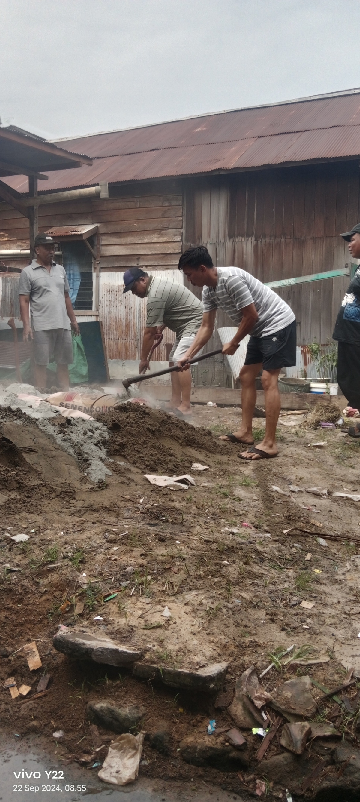 Pembuatan Lantai Gudang