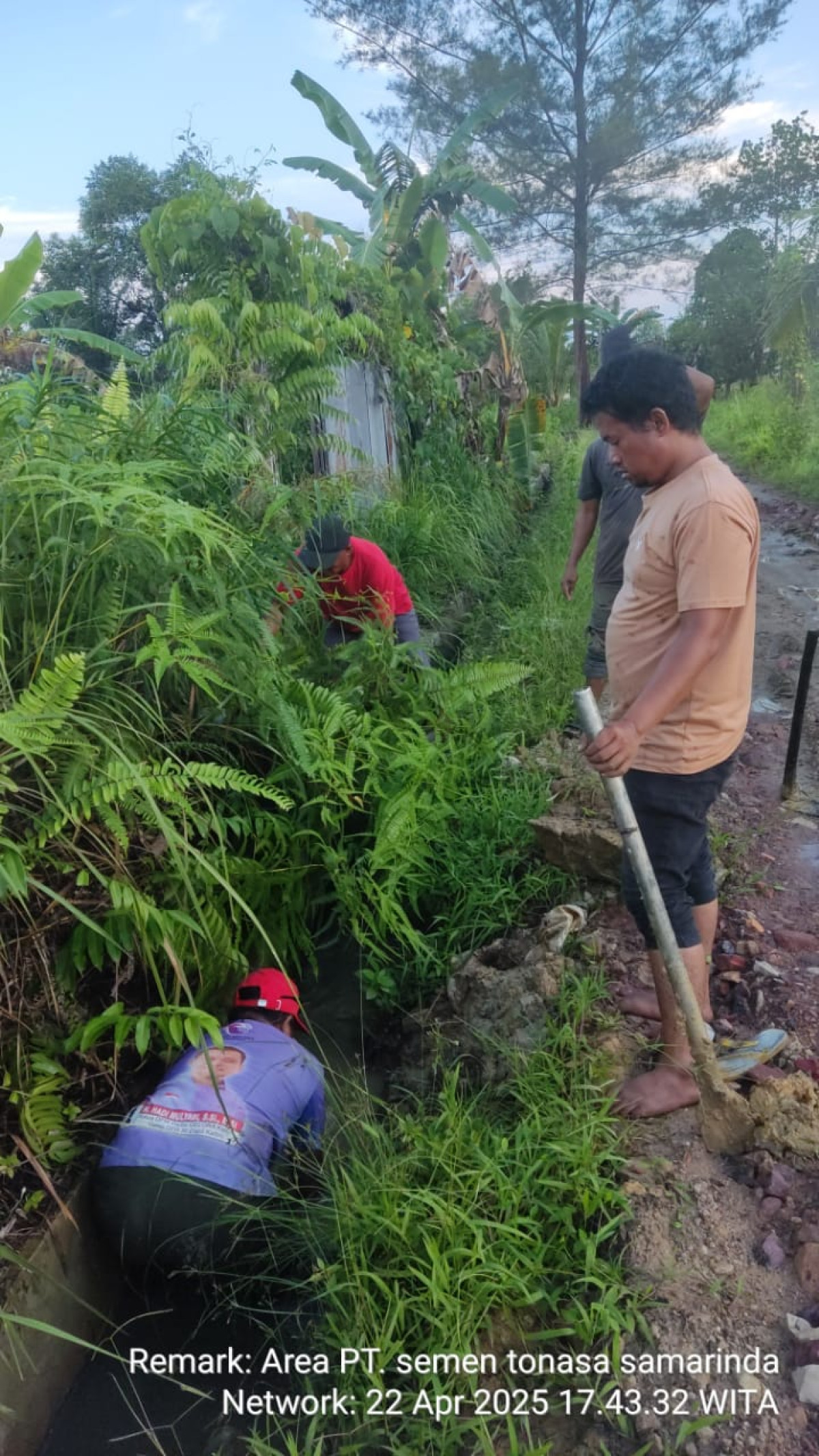 Kerja Bhakti bersihkan Saluran Air