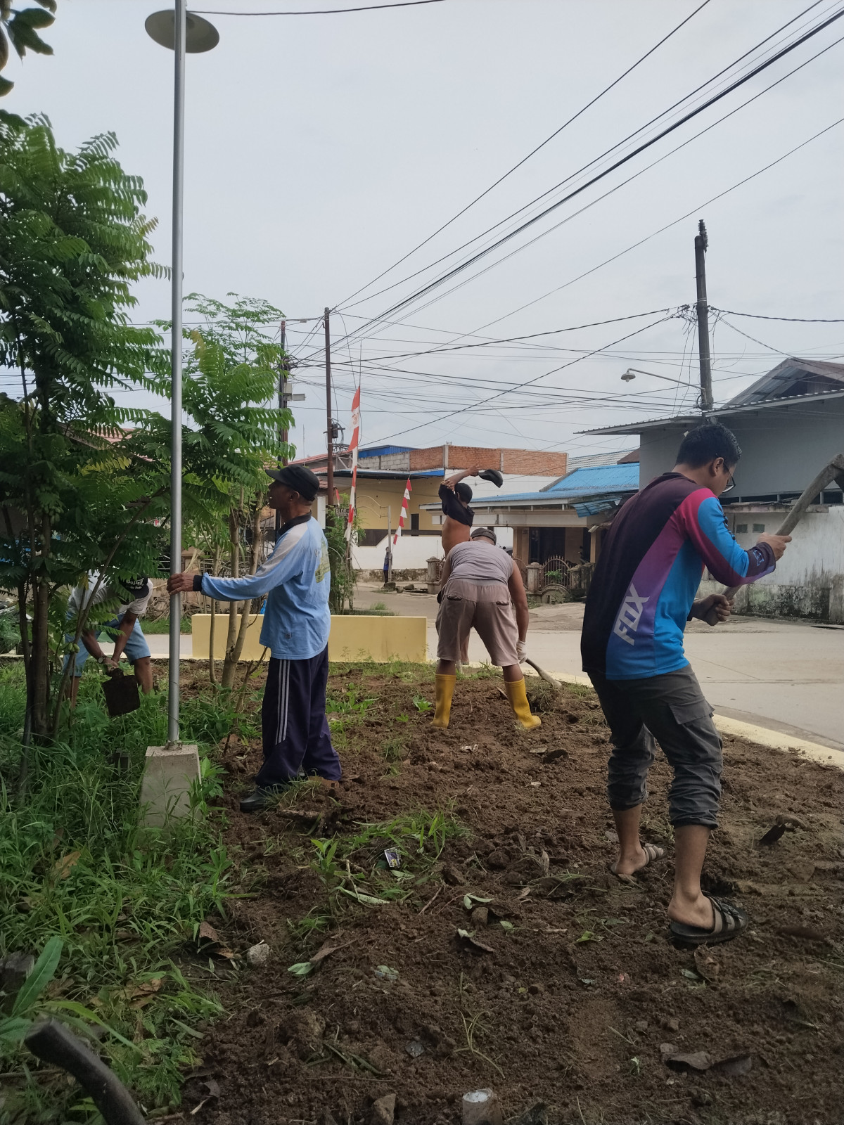 Gotong royong anggota PKK