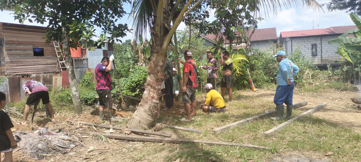 Gotong royong warga RT 5