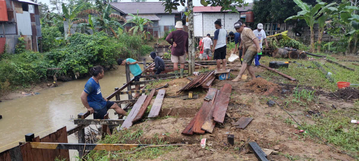 Gotong royong RT 5 Kel tani aman