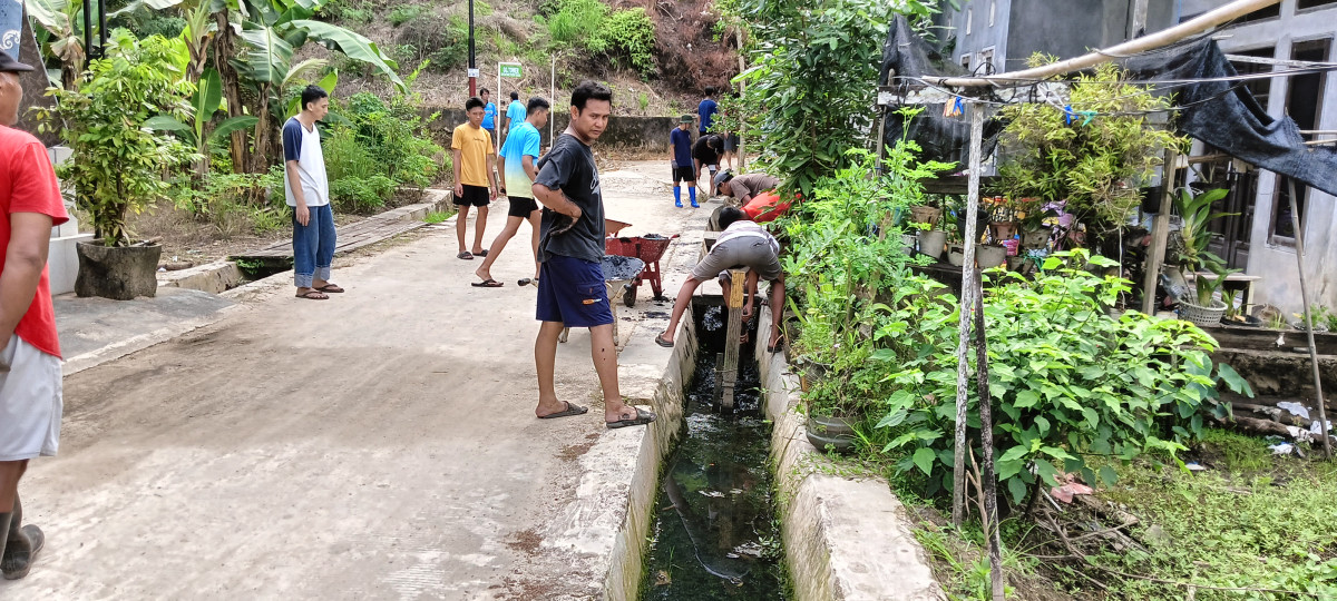 Pembersihan Drainase GG Al Amin