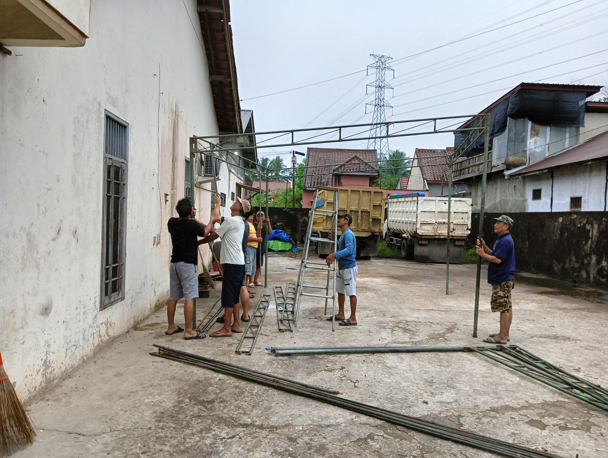 Pendirian Tenda kegiatan perlombaan HUT RI ke 80