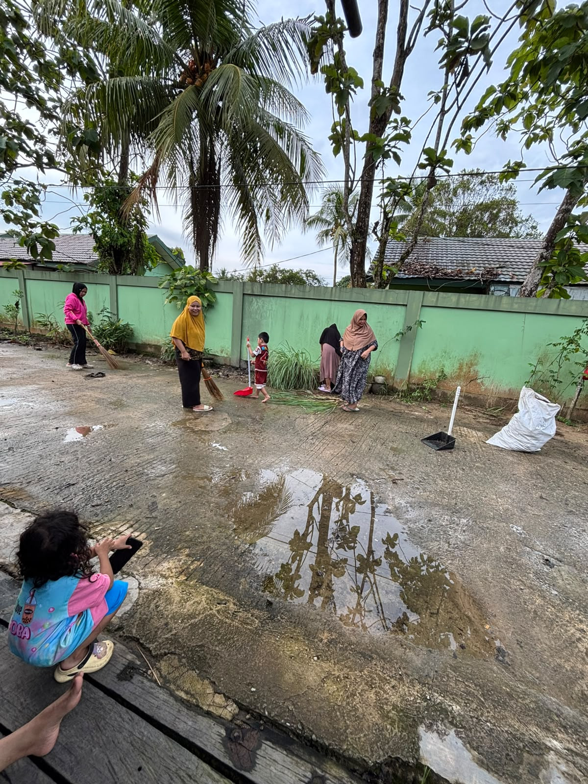 Kegiatan gotong-Royong di Gg. Reformasi