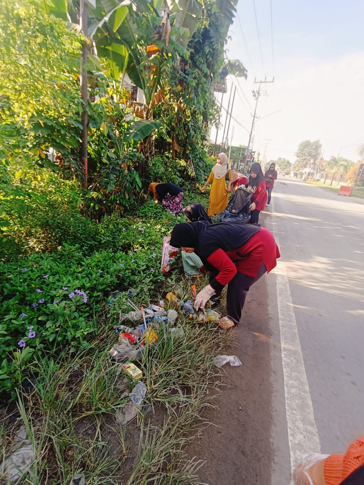 Gotong Royong di wilayah RT.11