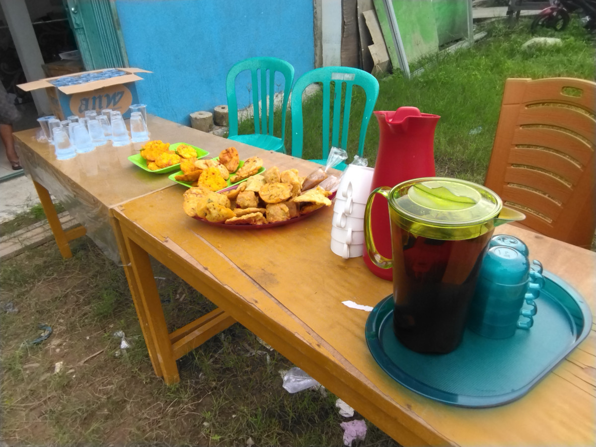 Gotong Royong di sekitar Lapangan Galaksi Bima Sakti RT 17 Perumahan Loa Janan Indah