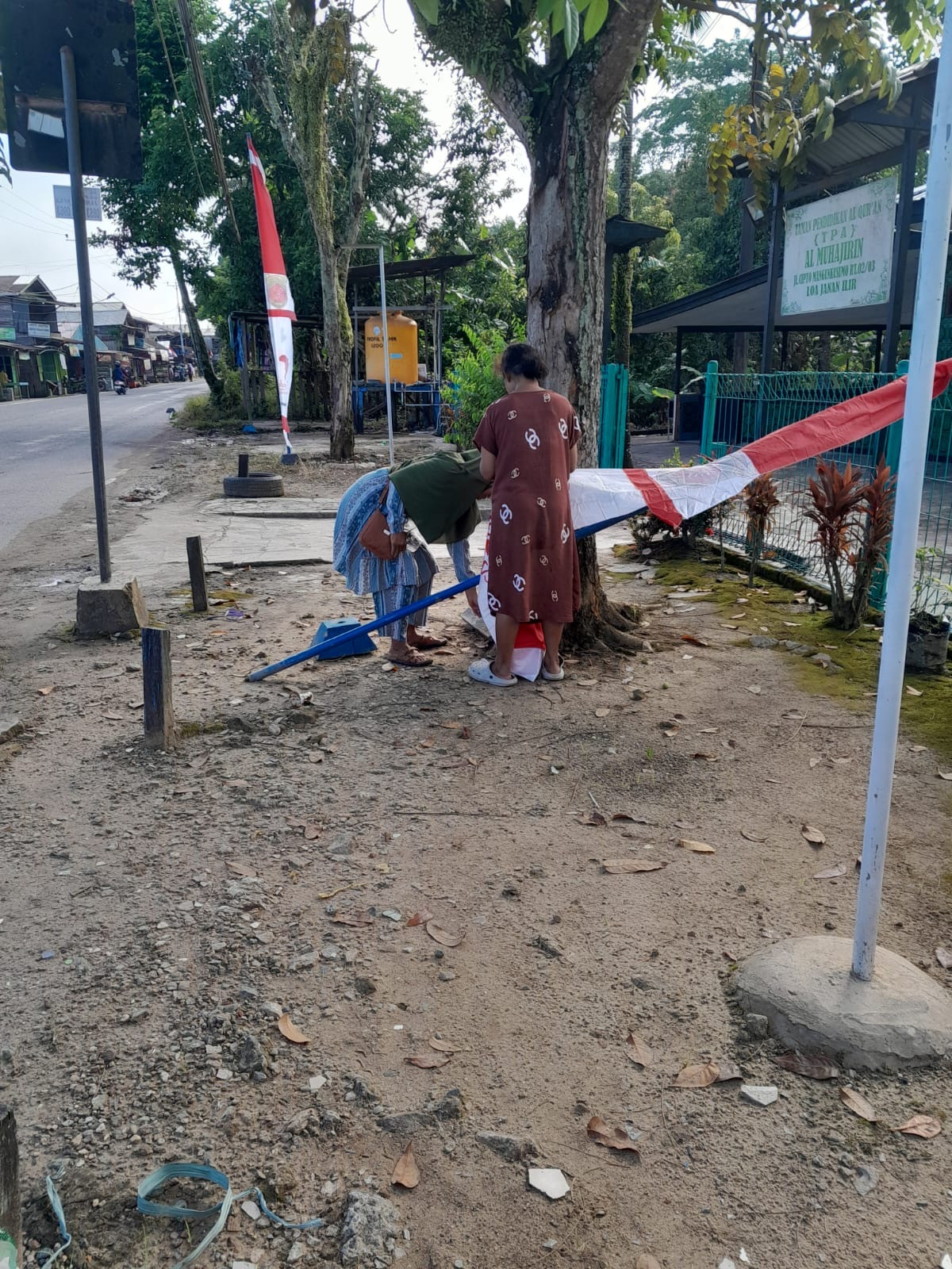 Gotong royong RT 003