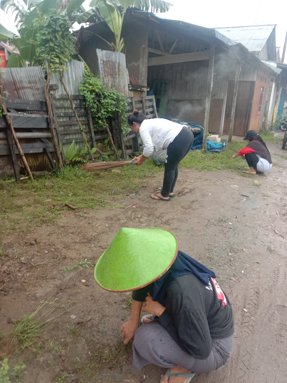 Kerja bakti ibu2 dawis