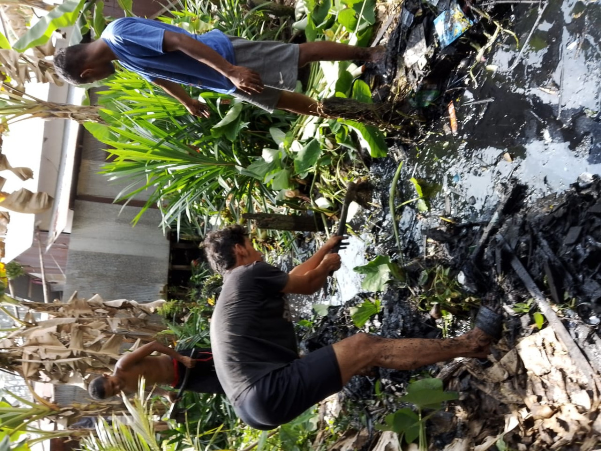 Kerja bakti bersih2 parit