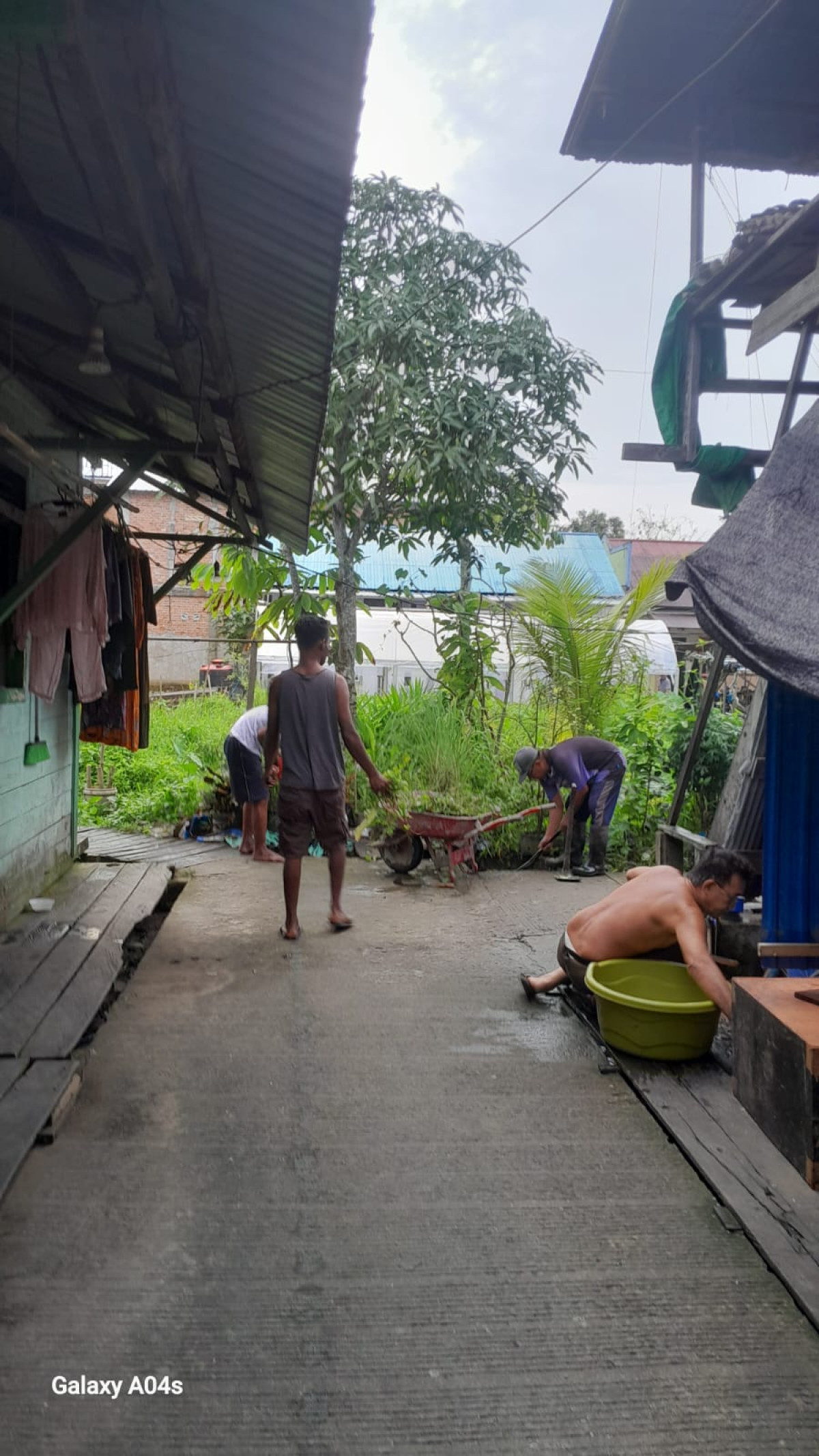 Gotong Royong Pembersihan Paret dan Wilayah Sekitar