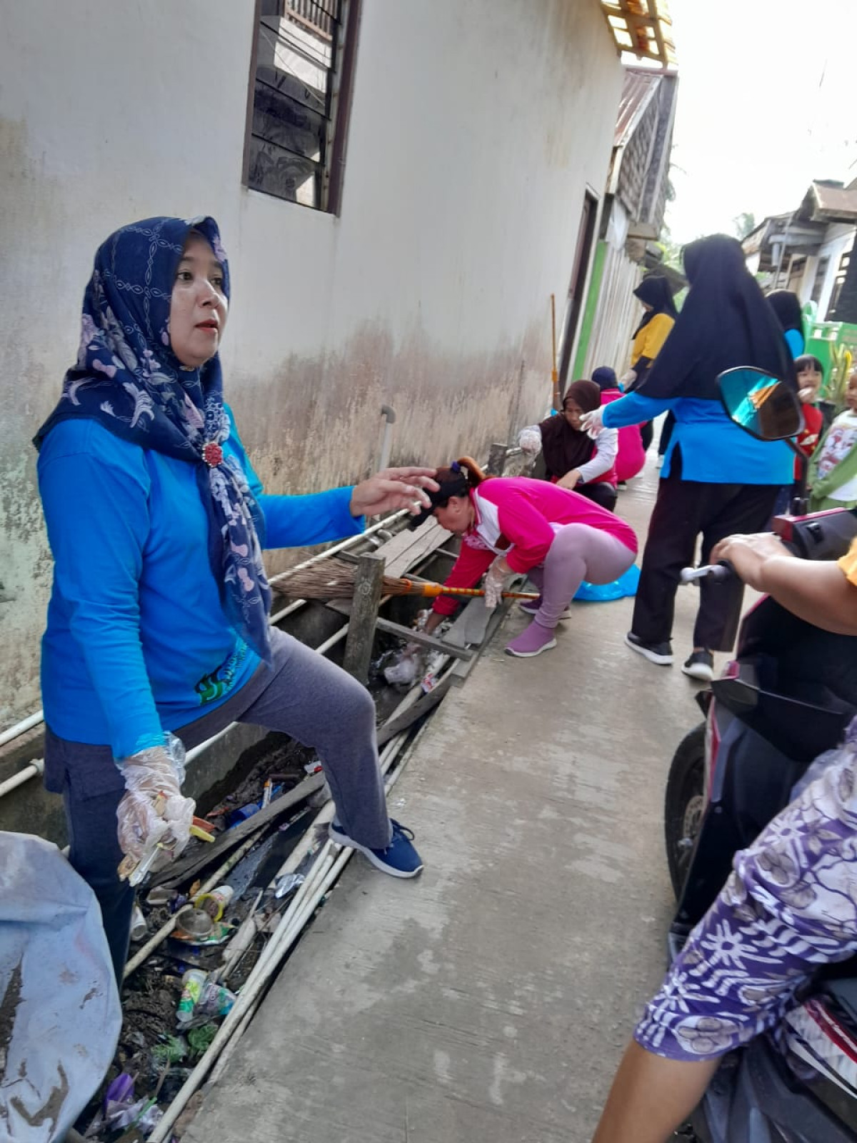Senam Pagi dan Gotong Royong