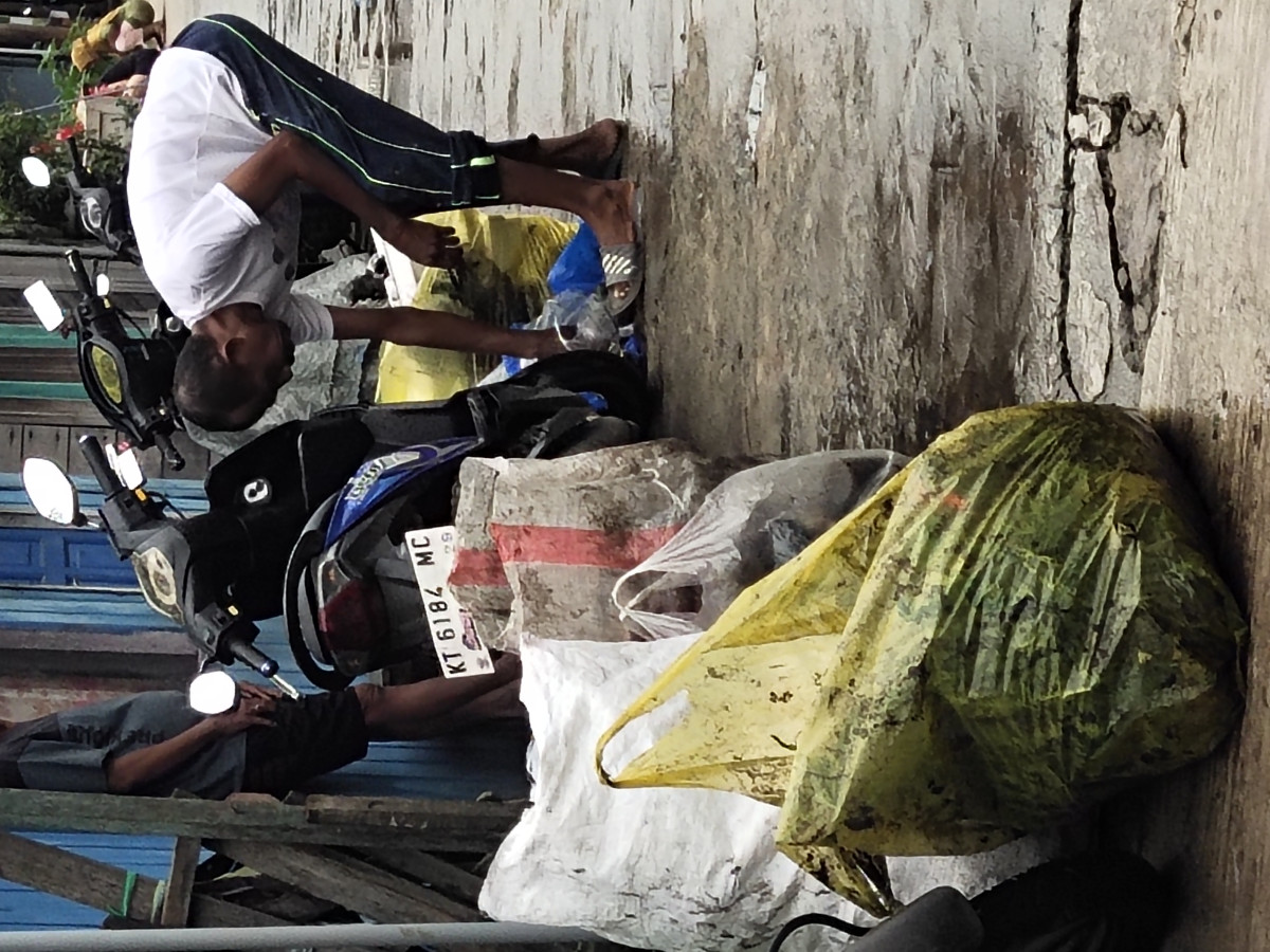 Kerja bakti warga RT 11