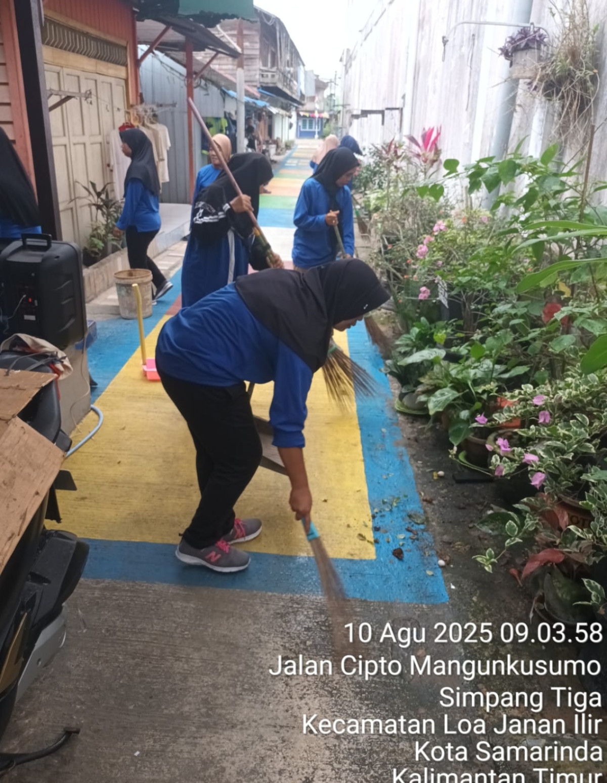 Kegiatan bersih bersih lingkungan