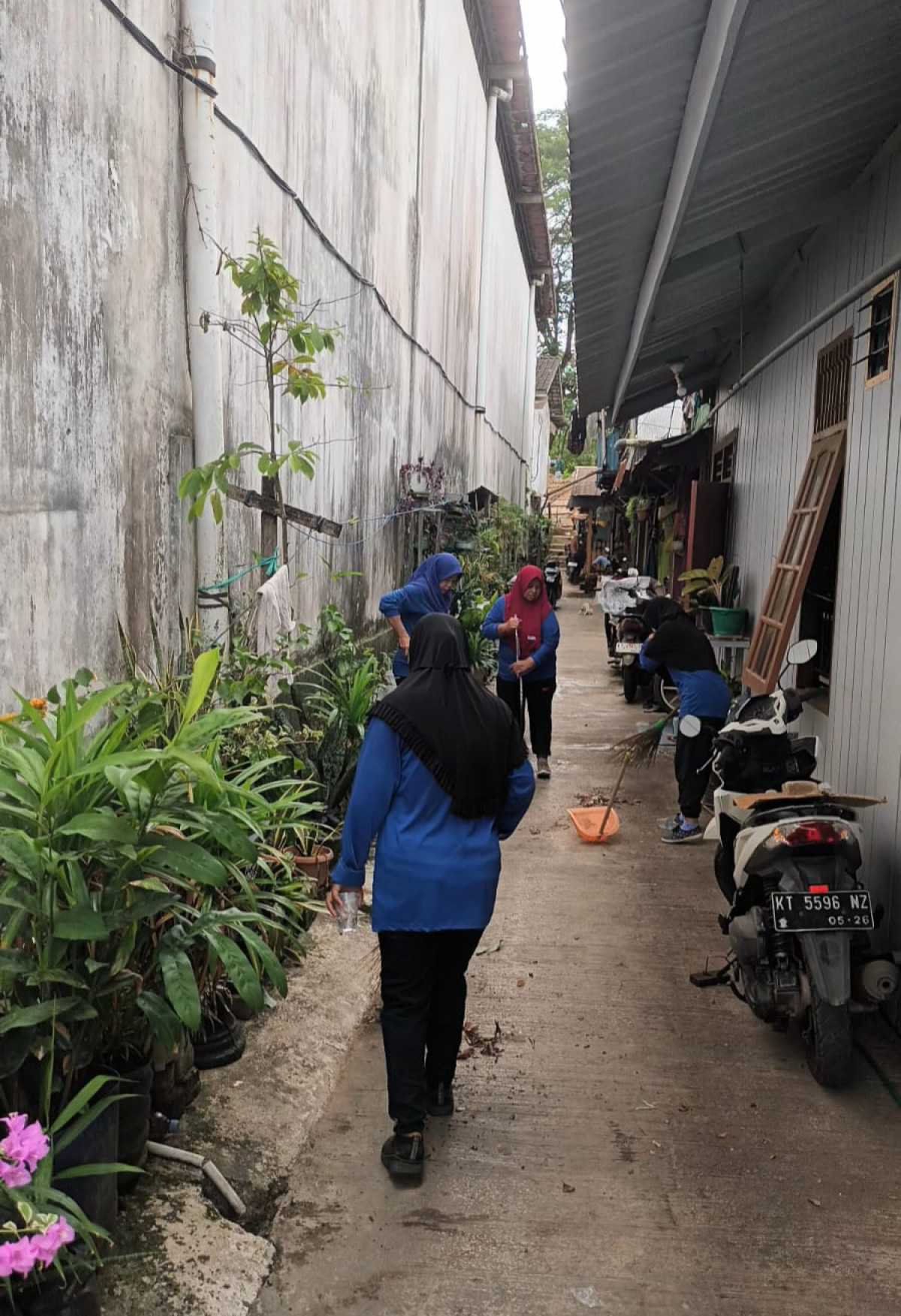 Kerja bakti di gg sederhana RT.14 skt