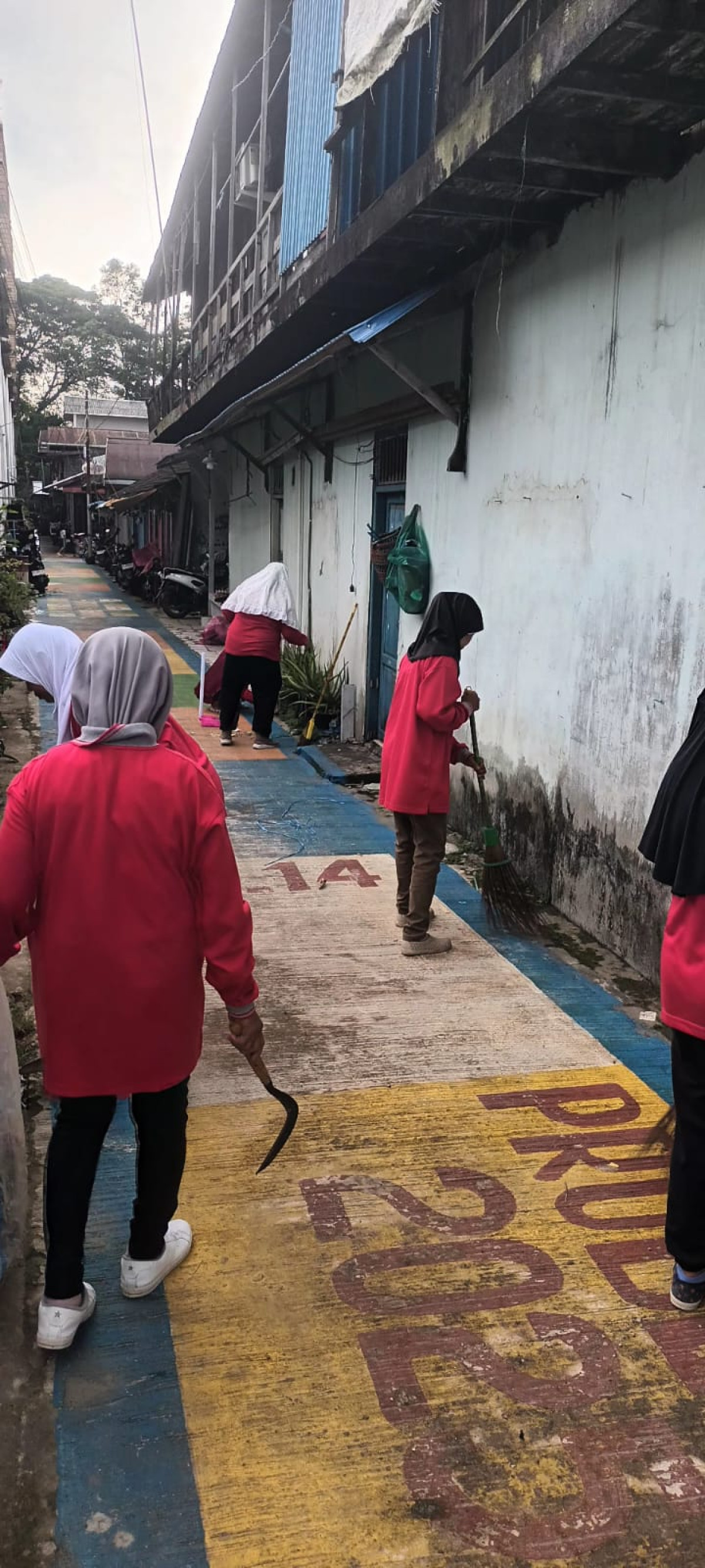 Kerja bakti ibu ibu dawis RT 14