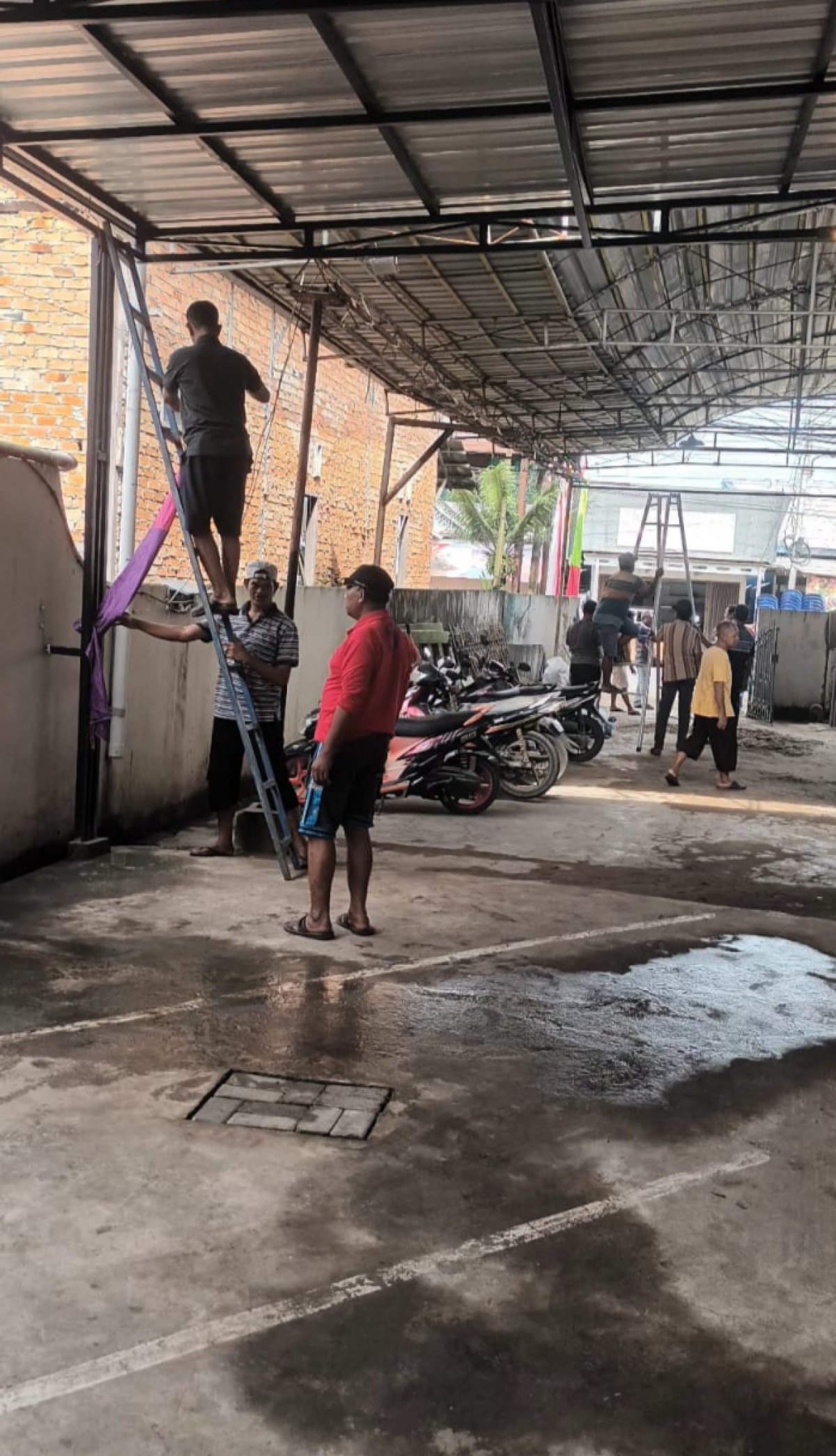 Gotong royong RT 14 di langgar Al Amin