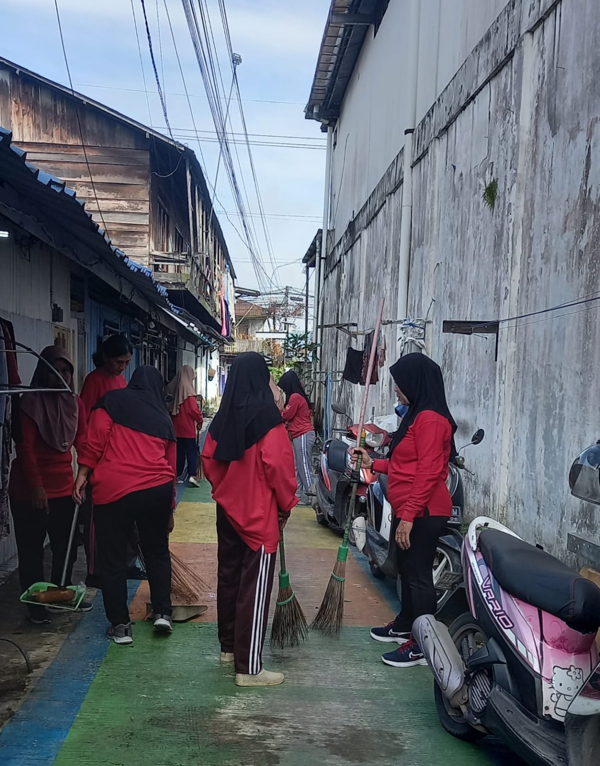 Kerja bakti Ibu ibu DAWIS RT. 14