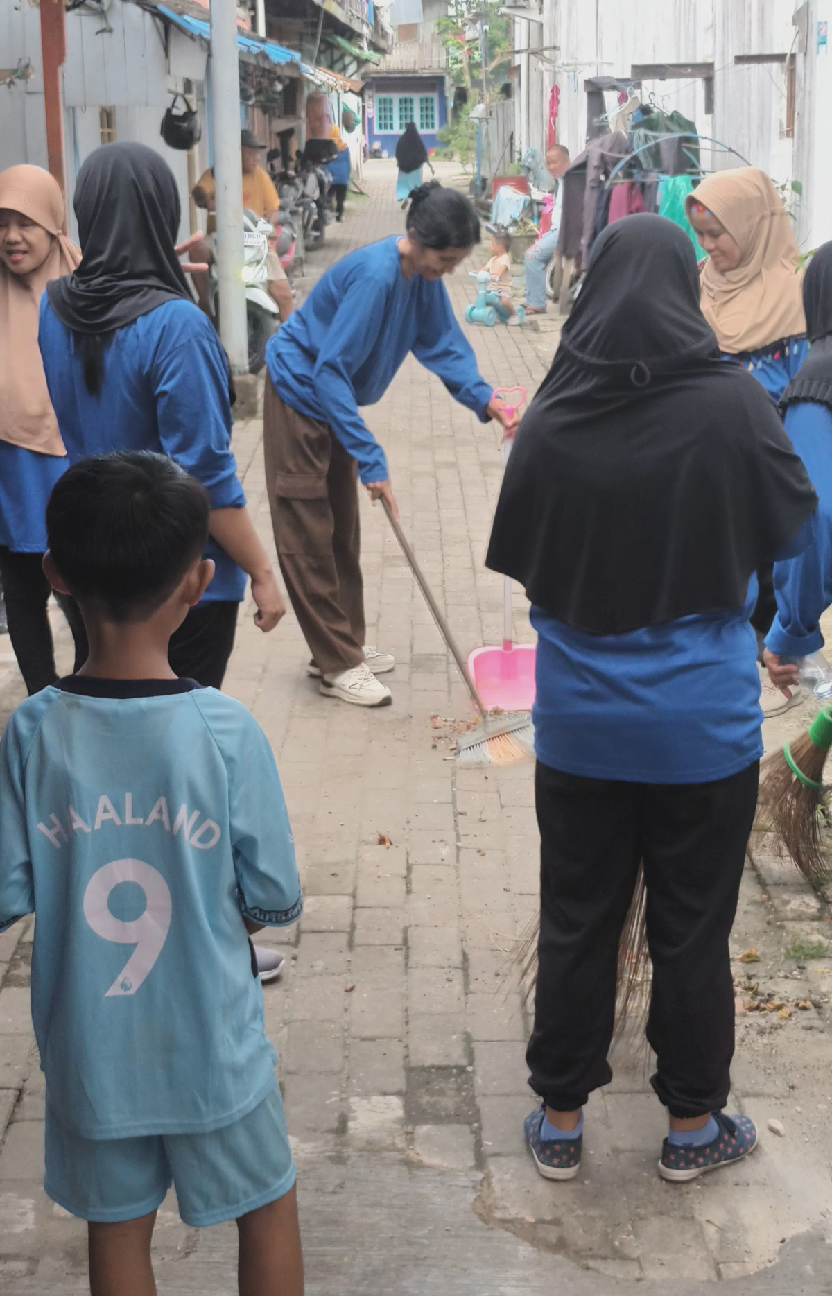 Kerja bakti ibu ibu Rt 14