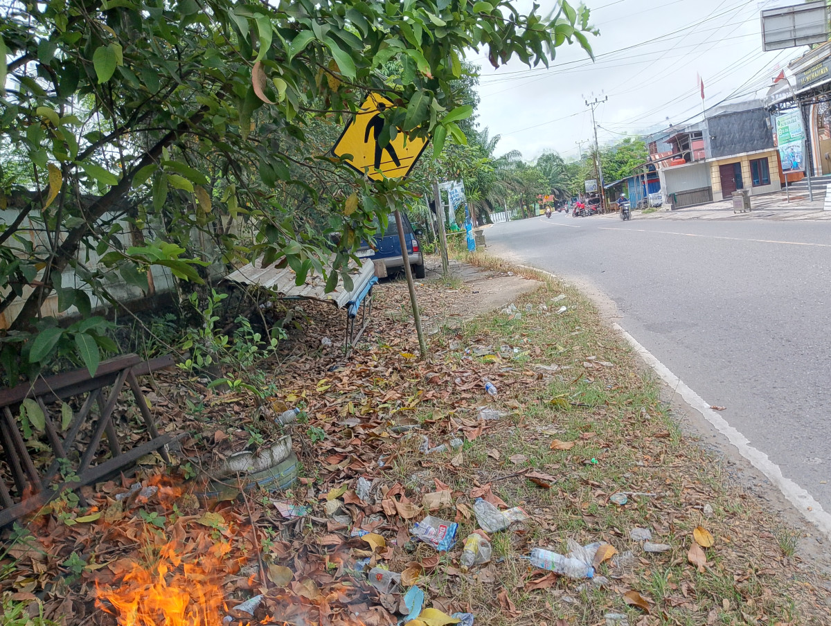Gotong royong RT 17 kelurahan Sengkotek