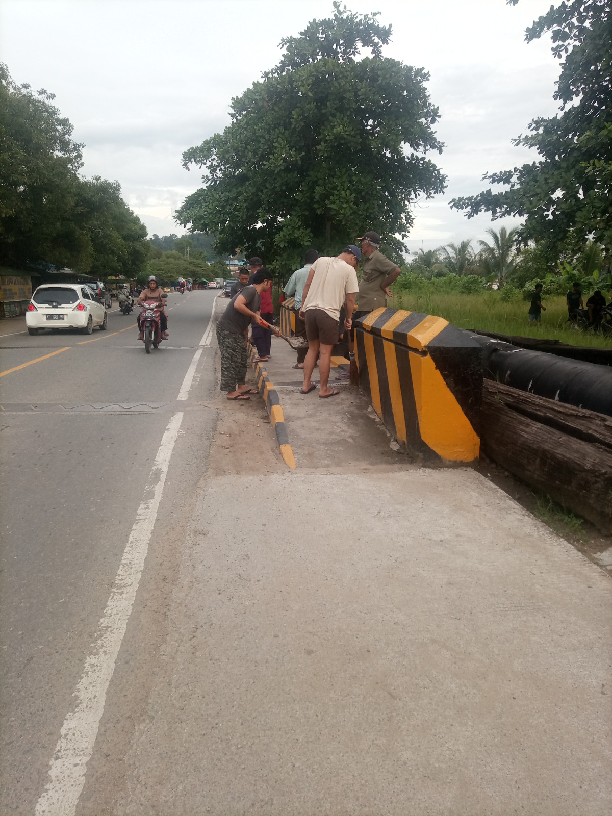 Kerja bakti warga rt 18