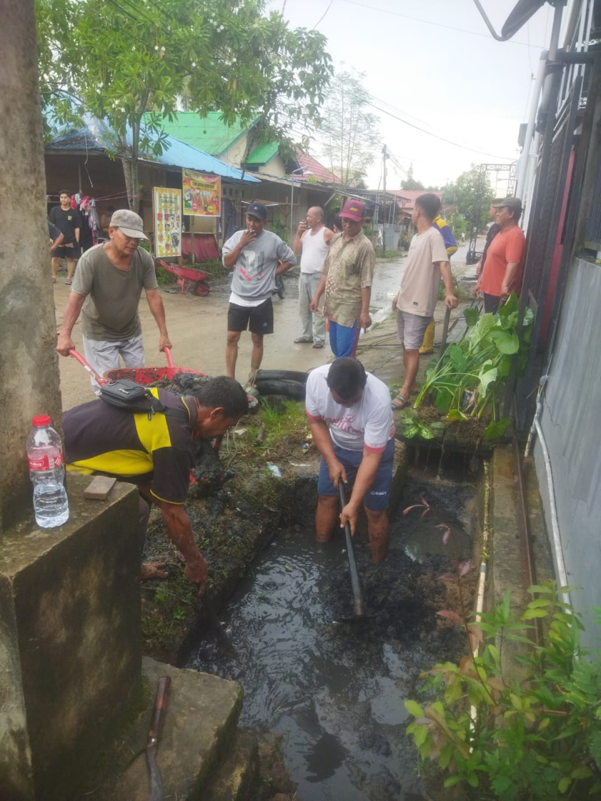 Gotong royong warga
