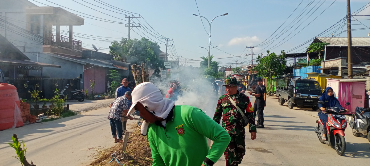 Bersih2 jln Kurnia makmur