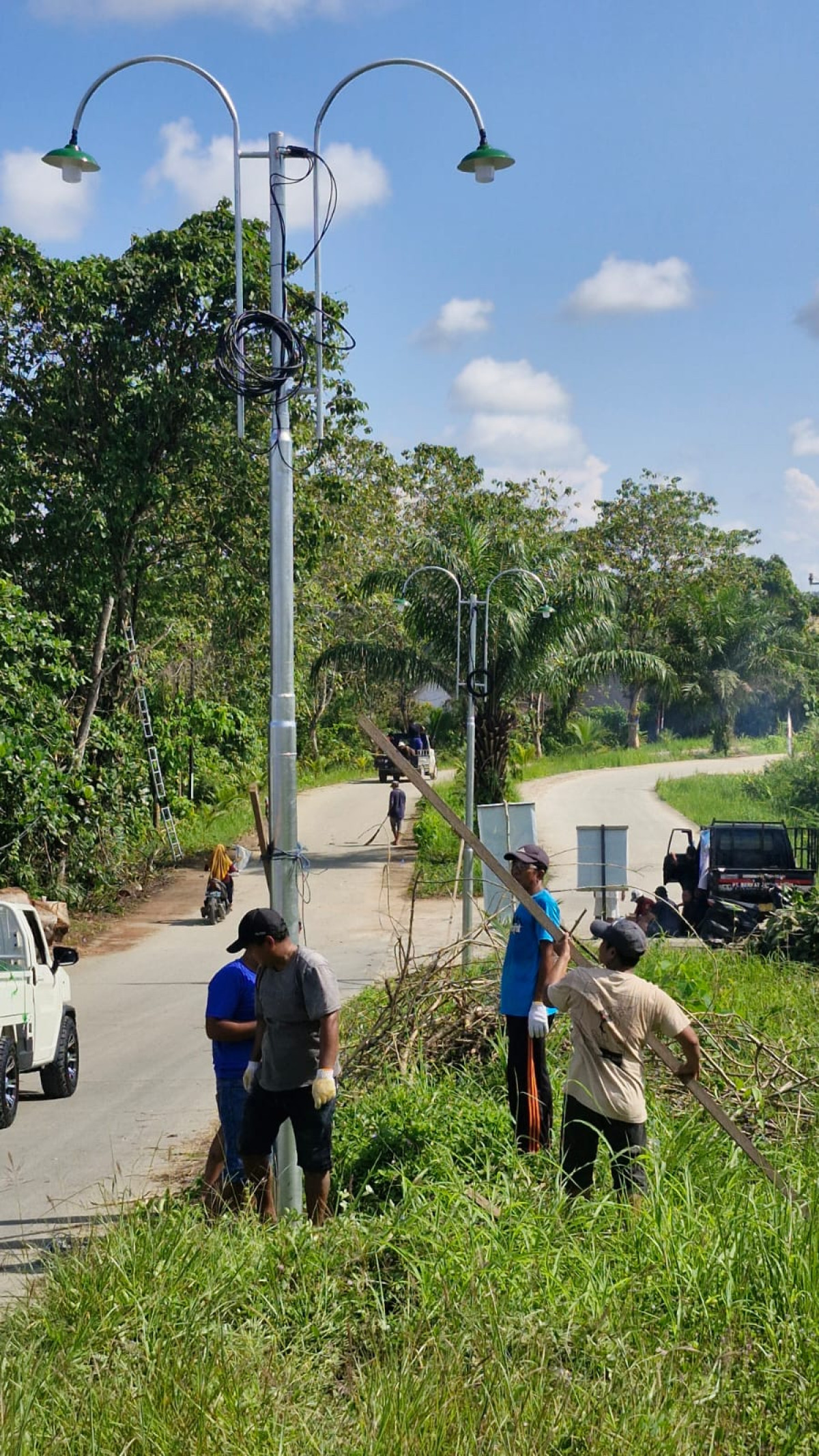 Pemasangan Tiang Lampu PJU