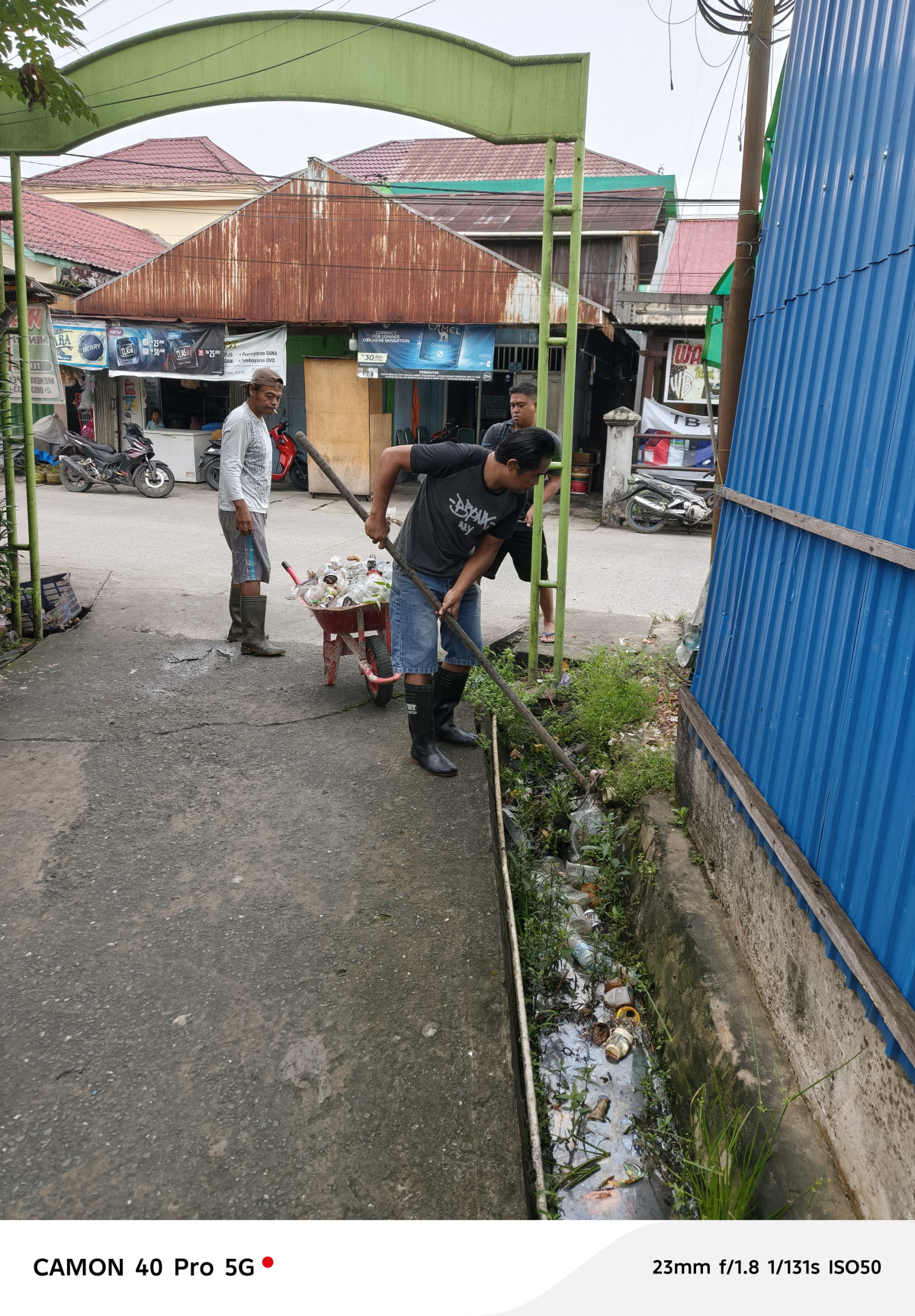 Gotong Royong dilingkungan RT. 24 Kel. Rapak Dalam